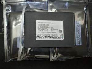 قرص صلب SSD للمؤسسات من سامسونج PM9A3 بسعة 7.68 تيرابايت، مقاس 2.5 بوصة، U.2 PCIe Gen4 X4 NVMe، طراز MZ-QL27T60 MZQL27T6HBLA-00A07 - Product Image 2