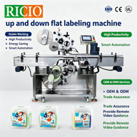 Machine d'étiquetage automatique RICIO de pointe, moderne et innovante, pour boîtes plates à bords irréguliers, avec autocollants adhésifs double face