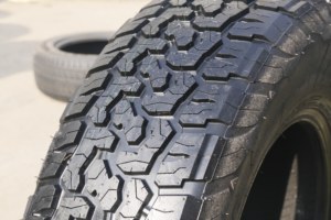 Neumáticos Radiales Nuevos al Por Mayor 215/70R16 100T, Neumáticos para Automóviles de Pasajeros Todo Terreno, para Todas las Posiciones de Rueda, Caucho Natural, 3 Años de Garantía - Product Image 4