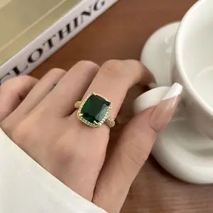 Anillo delicado de lujo para mujer, anillos de cóctel de moda con diamantes verdes reales antiguos chapados en oro de 18 quilates