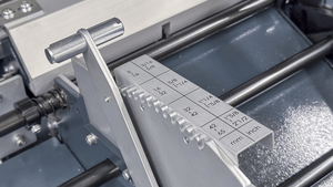 Conçu spécifiquement pour les tours CNC et les tours à tête mobile - Alimentateur de barres Alpha 565 avec changement rapide du diamètre de la barre - Product Image 5