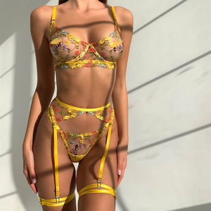 Ensemble de lingerie ODM trois pièces sexy transparent jaune à motif floral champêtre, comprenant soutien-gorge push-up, <span class=keywords><strong>porte</strong></span>-<span class=keywords><strong>jarretelles</strong></span> <span class=keywords><strong>et</strong></span> string, style débardeur - Product Image 3