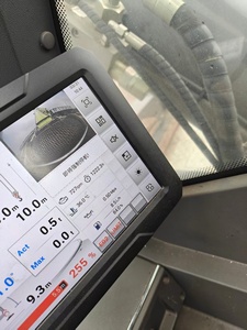 Grúa móvil sobre camión Zoomlion ZTC1000VS5 de 100T usada, marca china original, capacidad de 100 toneladas, disponible en Dubái. - Product Image 4