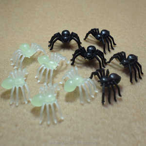 10 Pièces d'araignées artificielles luminescentes pour décorations de Noël, jouets de farces pour Halloween et fêtes d'anniversaire - Product Image 6