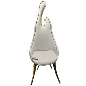 モダンで軽い豪華な純銅猫の椅子ホームクリエイティブデザイナーレザーリビングルームチェア背中付き
