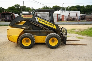 Cargadora Compacta de Orugas New Holland L225 2011 con Elevación Vertical ROC, Lista para Envío para Construcción Agrícola - Product Image 2