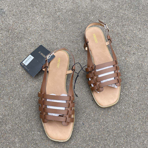 Sandalias de playa tejidas de moda para mujer 2024, nuevas, de talla grande, con suela plana, zapatos casuales ligeros con amortiguación para comercio transfronterizo - Product Image 4