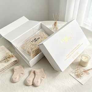 Luxury Collapsible Magnetic Closure Box Custom Gold <b>Hot</b> Stamping Logo Foldable Magnet Gift Box For Garment Cosmetic Packaging - Product Image 1
