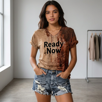 T-shirt personnalisé à col en V et manches courtes, imprimé, coupe ample, tricoté, effet vieilli, motif éclaboussures de peinture et texte graphique, pour tenue décontractée