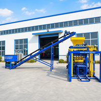Machine à fabriquer des blocs de béton semi-automatique QT4-26 avec empileur automatique, 4 blocs par moule, plateforme vibrante 50KN
