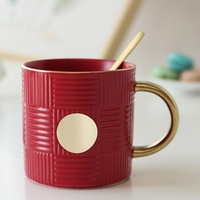 Tasse à eau de Noël vert foncé rouge rétro classique avec motif de grilles de bord doré tasse en céramique festive avec couvercle en cuivre cadeaux d'affaires