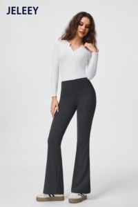 Pantalon évasé côtelé – ample, confortable et taille haute – idéal pour le sport ou les tenues décontractées. - Product Image 5