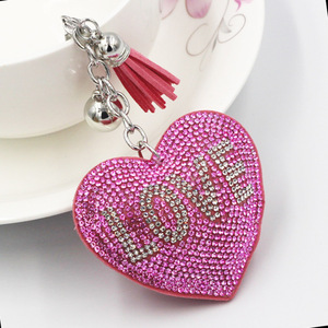 Accessori per Borse con Cristalli Luccicanti per San Valentino, Portachiavi con Cuore Rosso LOVE in Strass - Product Image 4