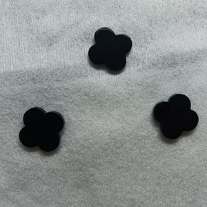 YZ personalizzare all'ingrosso portafortuna fiore di <span class=keywords><strong>agata</strong></span> nera fiore quattro foglie di trifoglio di pietra quattro foglie di trifoglio gemme di onice nero naturale - Product Image 1
