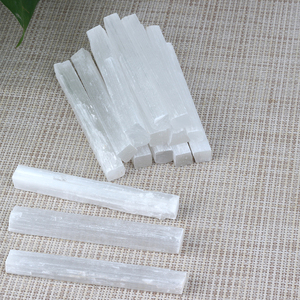 หินเซเลไนต์ธรรมชาติแท่งสีขาวสำหรับบำบัดและตกแต่ง ขายส่ง - Product Image 2