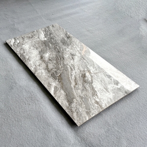 Moderne <span class=keywords><strong>Grandi</strong></span> <span class=keywords><strong>Piastrelle</strong></span> di Lusso in Gres Porcellanato Effetto Marmo Lucido Grigio Argento 60x120 per Pavimenti, Prodotte a Guangdong - Product Image 3