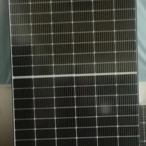 แผงโซลาร์เซลล์ประสิทธิภาพสูง 550W 600W โมโนคริสตัลไลน์ พร้อมการรับประกัน 25 ปี สำหรับระบบใช้ในบ้าน ขายส่ง - Product Image 1