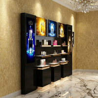 Vitrine cosmétique noire et or sur mesure avec éclairage LED, murale, pour présentation de soins de la peau et de parfums, pour les boutiques de beauté