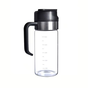 Botella dispensadora <span class=keywords><strong>de</strong></span> <span class=keywords><strong>aceite</strong></span> <span class=keywords><strong>de</strong></span> <span class=keywords><strong>oliva</strong></span> <span class=keywords><strong>de</strong></span> vidrio <span class=keywords><strong>de</strong></span> borosilicato <span class=keywords><strong>de</strong></span> alta calidad <span class=keywords><strong>de</strong></span> 500 ml al por mayor - Apertura y cierre automático 2 en 1 con boquilla antiderrame y tapa antipolvo - Product Image 1