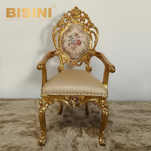 Fauteuil <span class=keywords><strong>2</strong></span> places baroque en feuille d'or avec accoudoirs sculptés et tissu beige, exclusivement destiné aux designers d'intérieur et aux développeurs immobiliers - Product Image 3