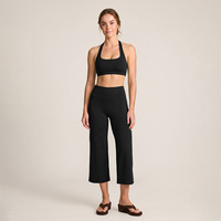 Nouvel ensemble de sport pour femme avec soutien-gorge dos nu personnalisé, respirant, et pantalon capri large pour le fitness, le yoga et la gym