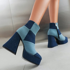 Botines de Plataforma para Mujer con Parches de Mezclilla, Punta Redonda, Cierre Trasero, Color Negro y Blanco, Tacón Alto y Grueso - Product Image 5