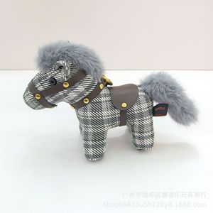 Porte-clés LED en cuivre en forme de poney de dessin animé, pendentif de sac, cadeau de poupée tendance et polyvalent, en trois dimensions, sûr, en stock, vente en gros - Product Image 2