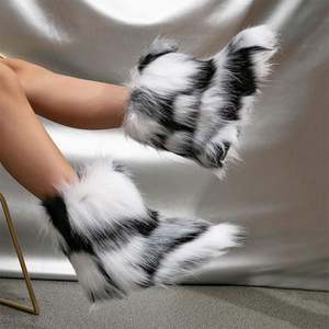 2025 fábrica al por mayor invierno mullido piel sintética mapache mujeres tacón plano manga media botas de <span class=keywords><strong>furia</strong></span> botas de nieve con piel - Product Image 6