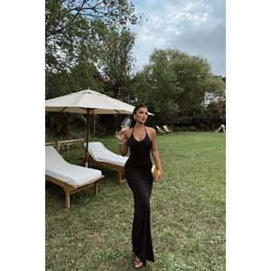 ชุดราตรีสีดำสุดหรู ไซส์ XS ทรงบอลกาวน์ สายรัดด้านหลัง ตกแต่งด้วยโครเชต์ 3 มิติ ประดับด้วยคริสตัลและเลื่อม ความยาวระดับพื้น ทรงเอไลน์ - Product Image 3