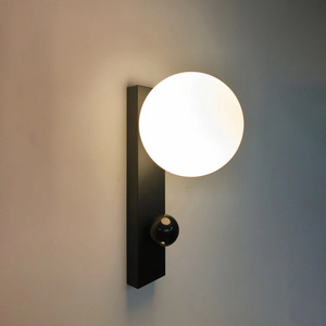 Lampe murale en fer forgé minimaliste nordique, design postmoderne, créative, couloir, verre, chambre à coucher, lampe de chevet pour usage domestique - Product Image 2