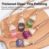 Diffuseur de parfum pour voiture en verre de 8 ml avec bouchon en bois, flacon de parfum en forme de losange, pendentif pour voiture, flacon d'huile essentielle