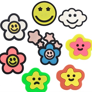 Décorations de chaussures en gros, breloques personnalisées en forme de fleurs de dessin animé pour accessoires de chaussures de jardin, bijoux - Product Image 5