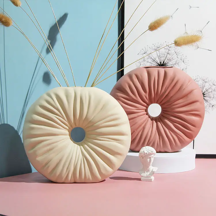 Wholesale chinese creative design round donut vases nordic decor ceramic vase