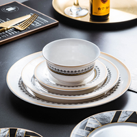 Lot de vaisselle en porcelaine géométrique dorée de style européen pour desserts, gâteaux, snacks, steaks et apéritifs – Idéal pour la restauration