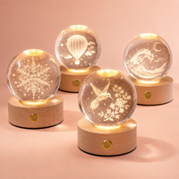 Boule de cristal 3D haut de gamme, vente en gros, OEM, rechargeable, alimentée par prise, gravée au laser, veilleuse LED pour chambre à coucher, bureau, cadeau, décoration