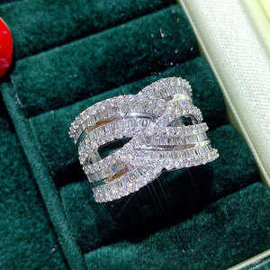 Q009 Anelli di Lusso in Oro Bianco con Diamanti Taglio Baguette Colore D Naturale Gioielli da Sposa per Donne - Product Image 2
