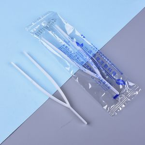 Pinzas Médicas Desechables de Plástico Estériles para Cuidado de Heridas y Aplicación de Vendajes, Color Blanco, Moldeadas por Inyección - Product Image 2