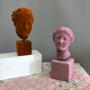 Estatuilla de retrato de cabeza de chica flocada creativa Simple Europea estatua de resina escritorio librería porche artículos de decoración amor Anime - Product Image 5