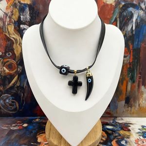 قلادة جلدية سوداء أنيقة مع قلادة على شكل عين وصليب، مجوهرات يومية للنساء، هدية للحفلات، قلادة بالجملة - Product Image 4