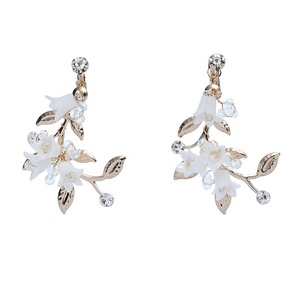 Amelie porcellana floreale capelli da sposa corona diara Set di orecchini da regina principessa corona accessori per il ballo di compleanno altri speciali - Product Image 2