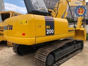รถขุดไฮดรอลิกแบบตีนตะขาบ Komatsu PC200 มือสอง พร้อมระบบไฮดรอลิกประสิทธิภาพสูง - Product Image 1