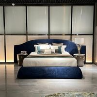 Italienisches Luxus-Doppelbett aus Echtleder mit Breitem Plissee-Design und Eichenholzrahmen