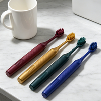 Brosse à dents à poils doux avec manche enveloppé de caoutchouc antidérapant et confortable - Conception légère et pratique pour les soins bucco-dentaires quotidiens