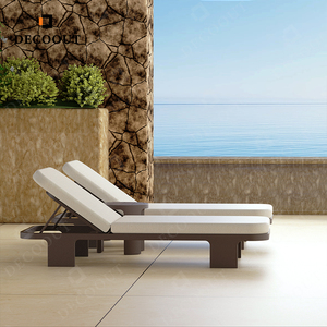 Muebles de aluminio para exteriores personalizados de gama alta, <span class=keywords><strong>tumbonas</strong></span> portátiles impermeables <span class=keywords><strong>grises</strong></span> ligeras ajustables para piscina de Hotel - Product Image 1