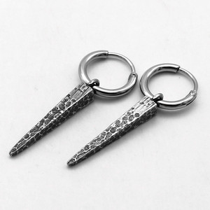 Pendientes colgantes yunnique de acero de titanio con forma de púa, diseño geométrico, joyería unisex - Product Image 1