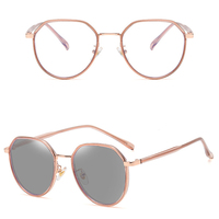 8224A vente en gros de lunettes de vue personnalisées mode rétro femmes cadre UV400 photochromique Anti lumière bleue lunettes TR90