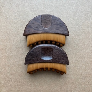 Brosse faciale <span class=keywords><strong>lymphatique</strong></span> en bois pour le <span class=keywords><strong>drainage</strong></span> et le contour du visage, adaptée à une application précise sur la peau - Product Image 3