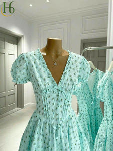 Vestido Mini Azul Floral con Cuello en V, Mangas Abullonadas, Cintura Natural, Teñido Liso, Transpirable, de Poliéster, Hecho en Vietnam - Product Image 5