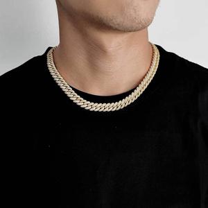 Collier Hip Hop Bling Exclusif Personnalisé en Argent Sterling 925 Plaqué Or 18K avec Chaîne Maille Cubaine Miami Sertie de Moissanite et Incrustation de Pierres - Product Image 1