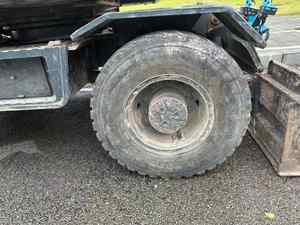 Excavadora de Ruedas HYUNDAI 150VS Usada de Alta Calidad con Martillo Rompedor, Cucharón Excavador y Motor de 15 Toneladas - Product Image 6